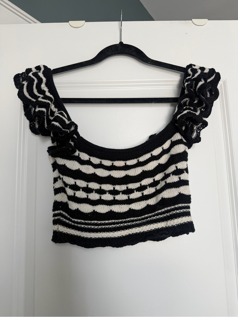 H&M Black and White Knit Ruffle Strap Crop Top